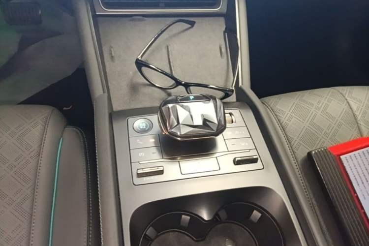 Used BYD Qin L 2024 DM-i 120KM Excellence Model Gear Lever