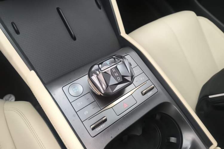Used BYD Qin L 2024 DM-i 80KM Leading Model Gear Lever