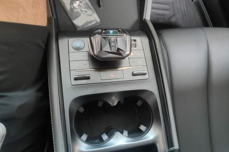 Used BYD Qin L 2024 DM-i 80KM Leading Model Gear Lever