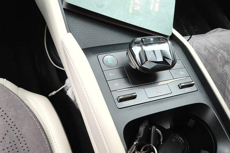 Used BYD Qin L 2024 DM-i 120KM Leading Model Gear Lever