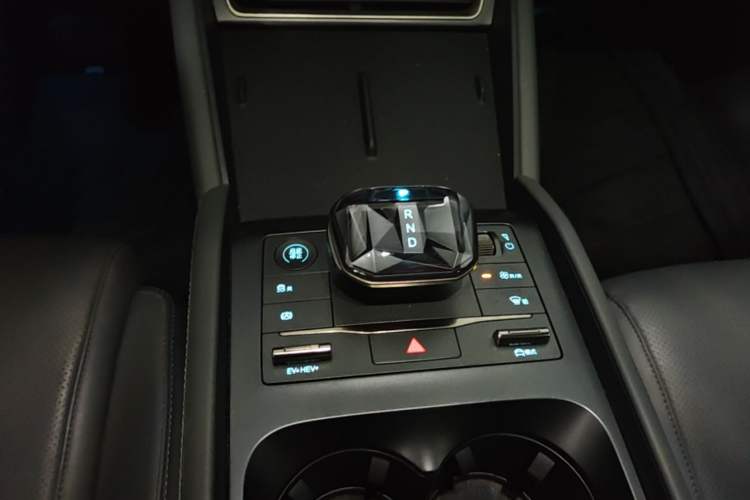 Used BYD Qin L 2024 DM-i 80KM Leading Model Gear Lever