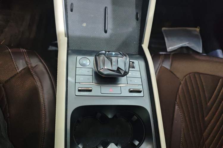 Used BYD Qin L 2024 DM-i 120KM Leading Model Gear Lever