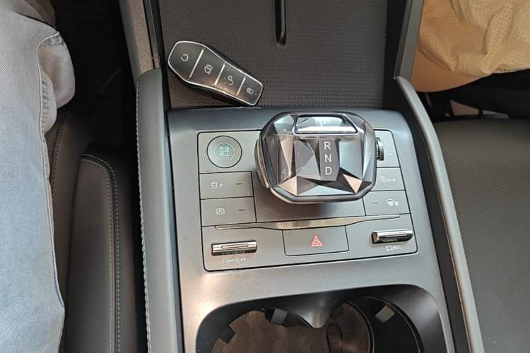Used BYD Qin L 2024 DM-i 80KM Leading Model Gear Lever