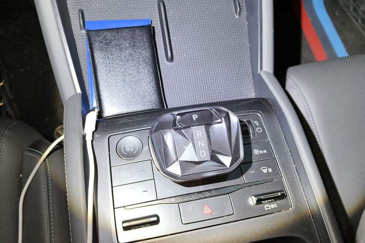 Used BYD Qin L 2024 DM-i 80KM Beyond Model Gear Lever