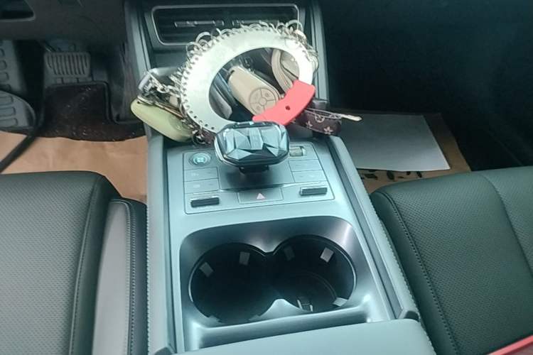 Used BYD Qin L 2024 DM-i 80KM Leading Model Gear Lever