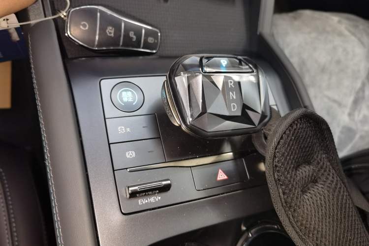 Used BYD Qin L 2024 DM-i 80KM Leading Model Gear Lever