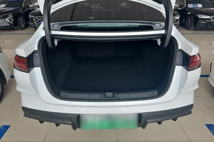 Used BYD Qin L 2024 DM-i 120KM Leading Model Interior 1