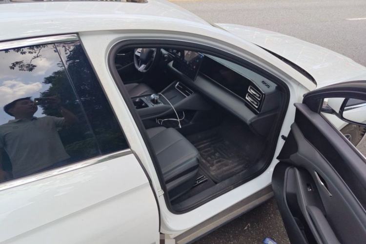 Used BYD Qin L 2024 DM-i 120KM Leading Model Interior 1