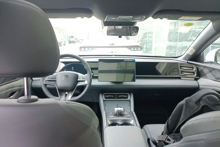 Used BYD Qin L 2024 DM-i 120KM Beyond Model Interior 2