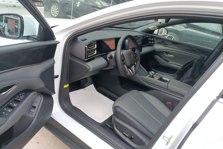 Used BYD Qin L 2024 DM-i 120KM Beyond Model Interior 3