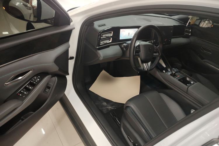 Used BYD Qin L 2024 DM-i 120KM Beyond Model Interior 3