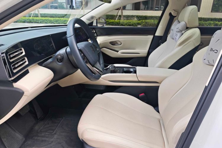 Used BYD Qin L 2024 DM-i 120KM Beyond Model Interior 4