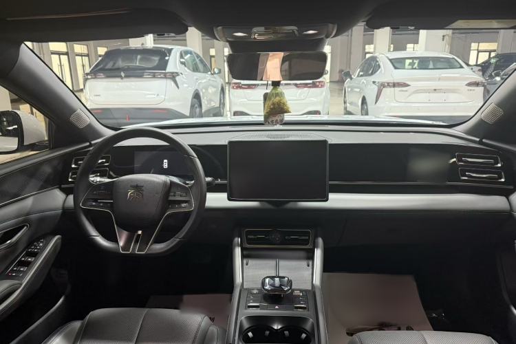 Used BYD Qin L 2024 DM-i 120KM Beyond Model Interior 6