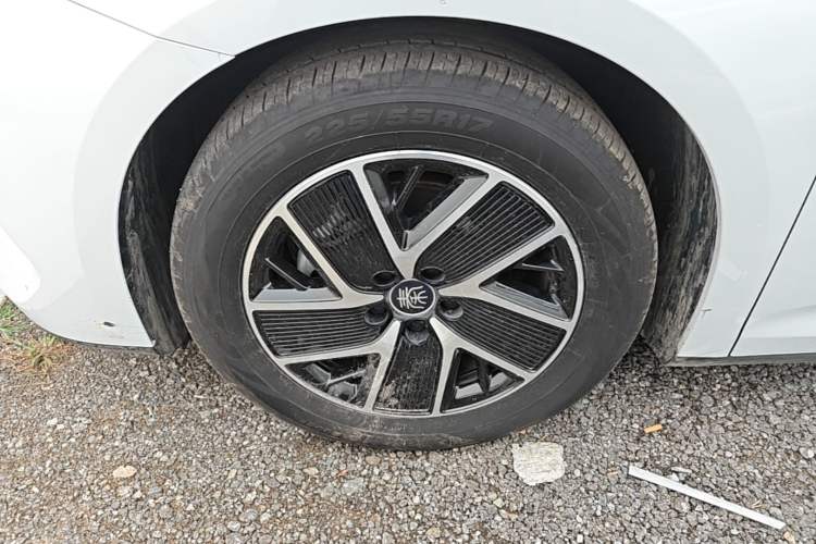 Used BYD Qin L 2024 DM-i 80KM Beyond Model Left Front Wheel Hub