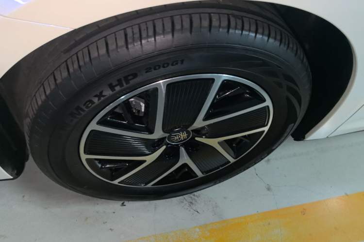 Used BYD Qin L 2024 DM-i 120KM Beyond Model Left Front Wheel Hub