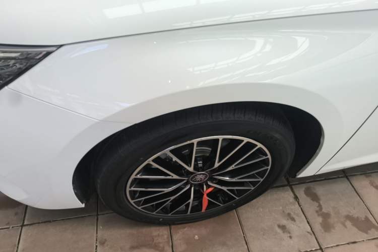 Used BYD Qin L 2024 DM-i 120KM Excellence Model Left Front Wheel Hub