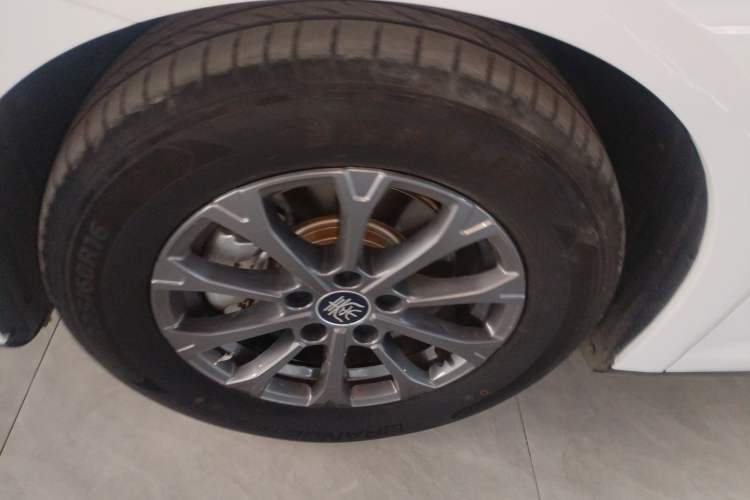 Used BYD Qin L 2024 DM-i 80KM Leading Model Left Front Wheel Hub