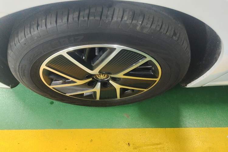 Used BYD Qin L 2024 DM-i 120KM Leading Model Left Front Wheel Hub