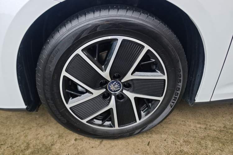 Used BYD Qin L 2024 DM-i 80KM Beyond Model Left Front Wheel Hub