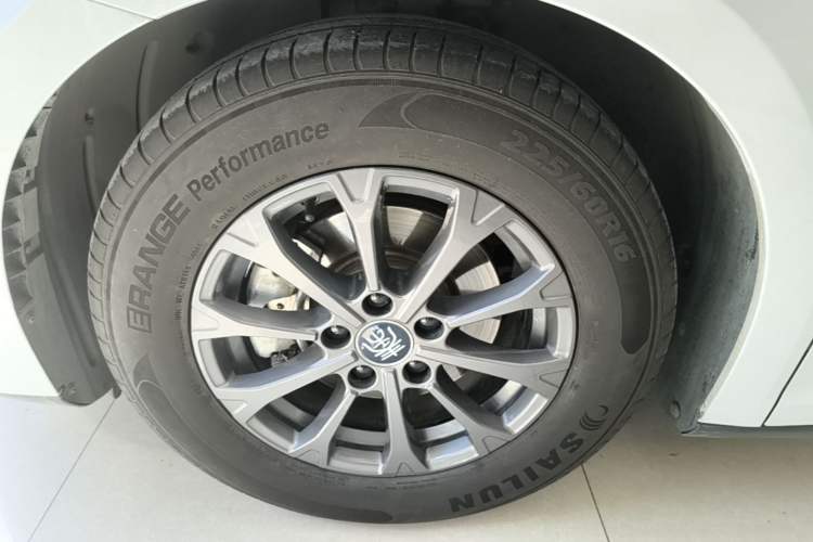 Used BYD Qin L 2024 DM-i 80KM Leading Model Left Front Wheel Hub