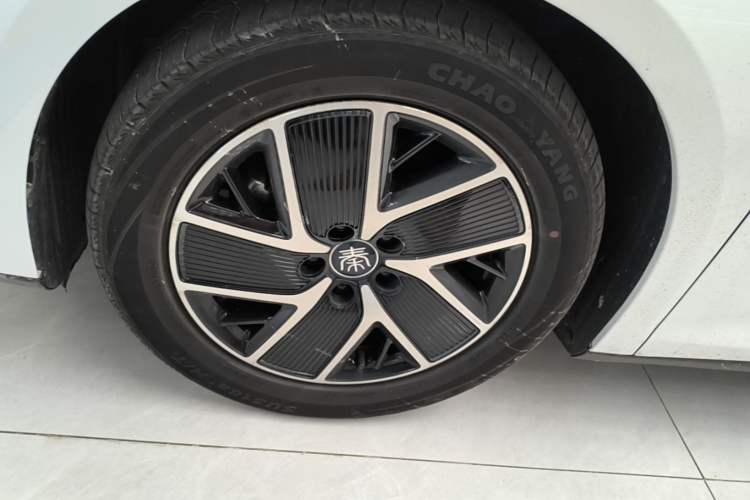 Used BYD Qin L 2024 DM-i 80KM Beyond Model Left Front Wheel Hub