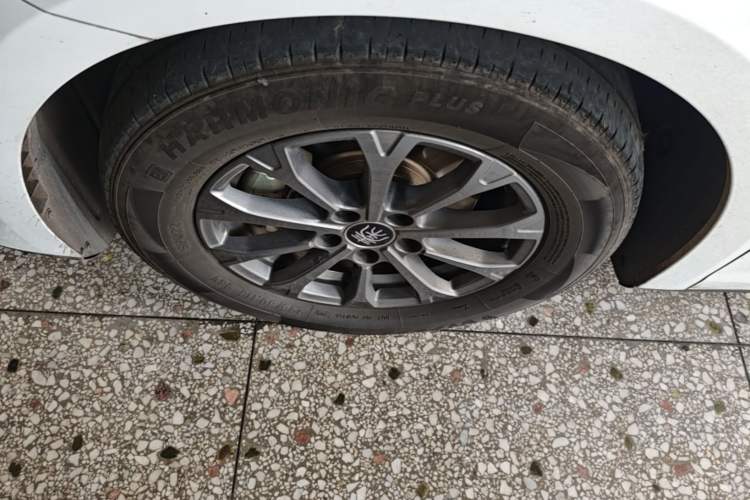 Used BYD Qin L 2024 DM-i 80KM Leading Model Left Front Wheel Hub