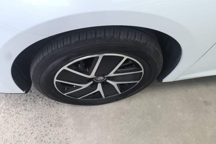 Used BYD Qin L 2024 DM-i 120KM Leading Model Left Front Wheel Hub
