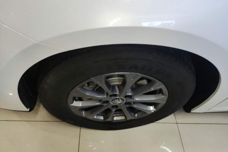Used BYD Qin L 2024 DM-i 80KM Leading Model Left Front Wheel Hub