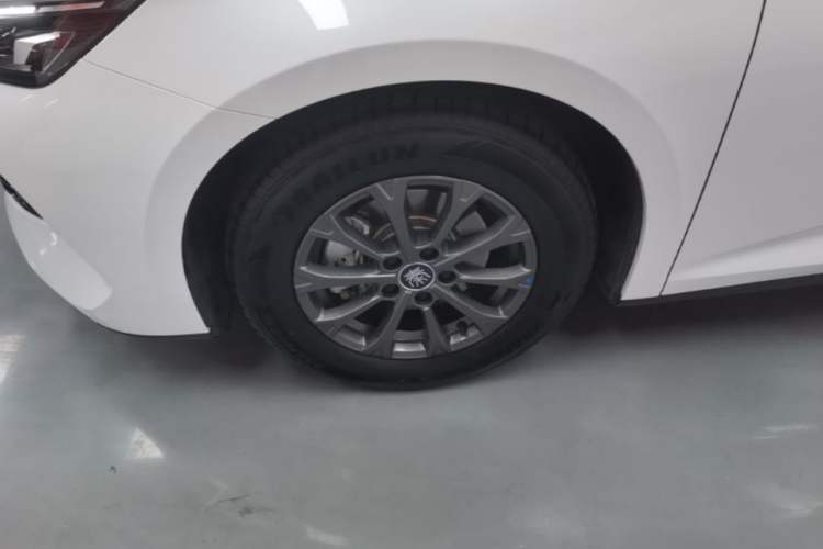 Used BYD Qin L 2024 DM-i 80KM Leading Model Left Front Wheel Hub