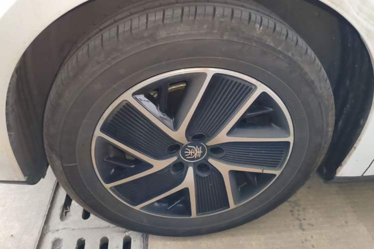 Used BYD Qin L 2024 DM-i 120KM Leading Model Left Front Wheel Hub