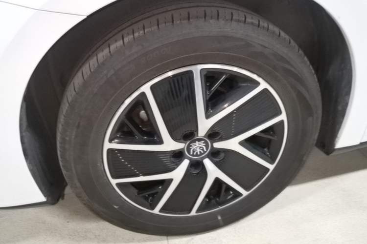 Used BYD Qin L 2024 DM-i 120KM Leading Model Left Front Wheel Hub