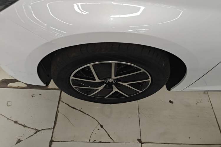 Used BYD Qin L 2024 DM-i 120KM Leading Model Left Front Wheel Hub