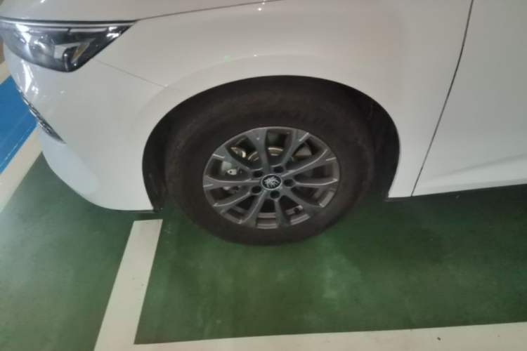 Used BYD Qin L 2024 DM-i 80KM Leading Model Left Front Wheel Hub