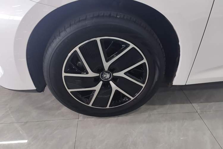Used BYD Qin L 2024 DM-i 120KM Leading Model Left Front Wheel Hub