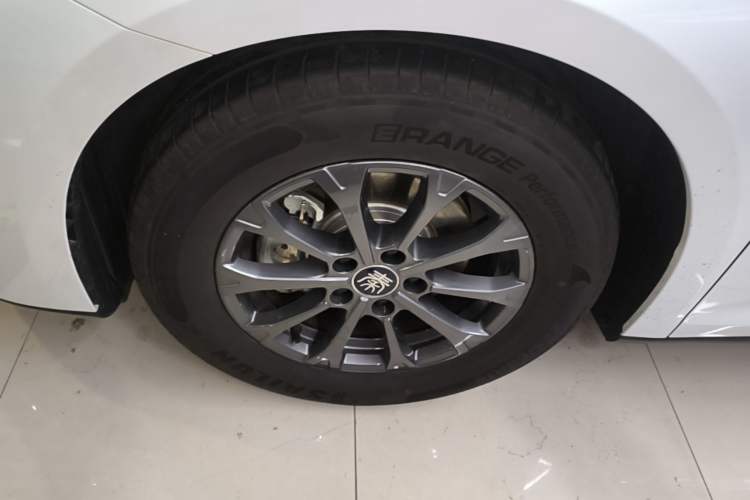 Used BYD Qin L 2024 DM-i 80KM Leading Model Left Front Wheel Hub
