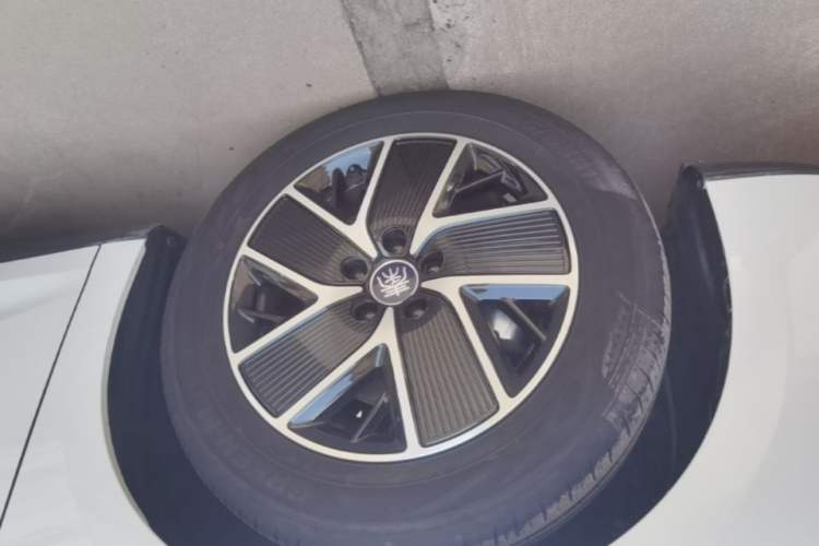 Used BYD Qin L 2024 DM-i 80KM Beyond Model Left Front Wheel Hub