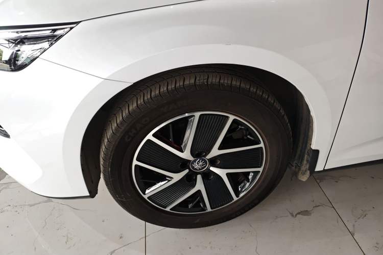 Used BYD Qin L 2024 DM-i 120KM Beyond Model Left Front Wheel Hub