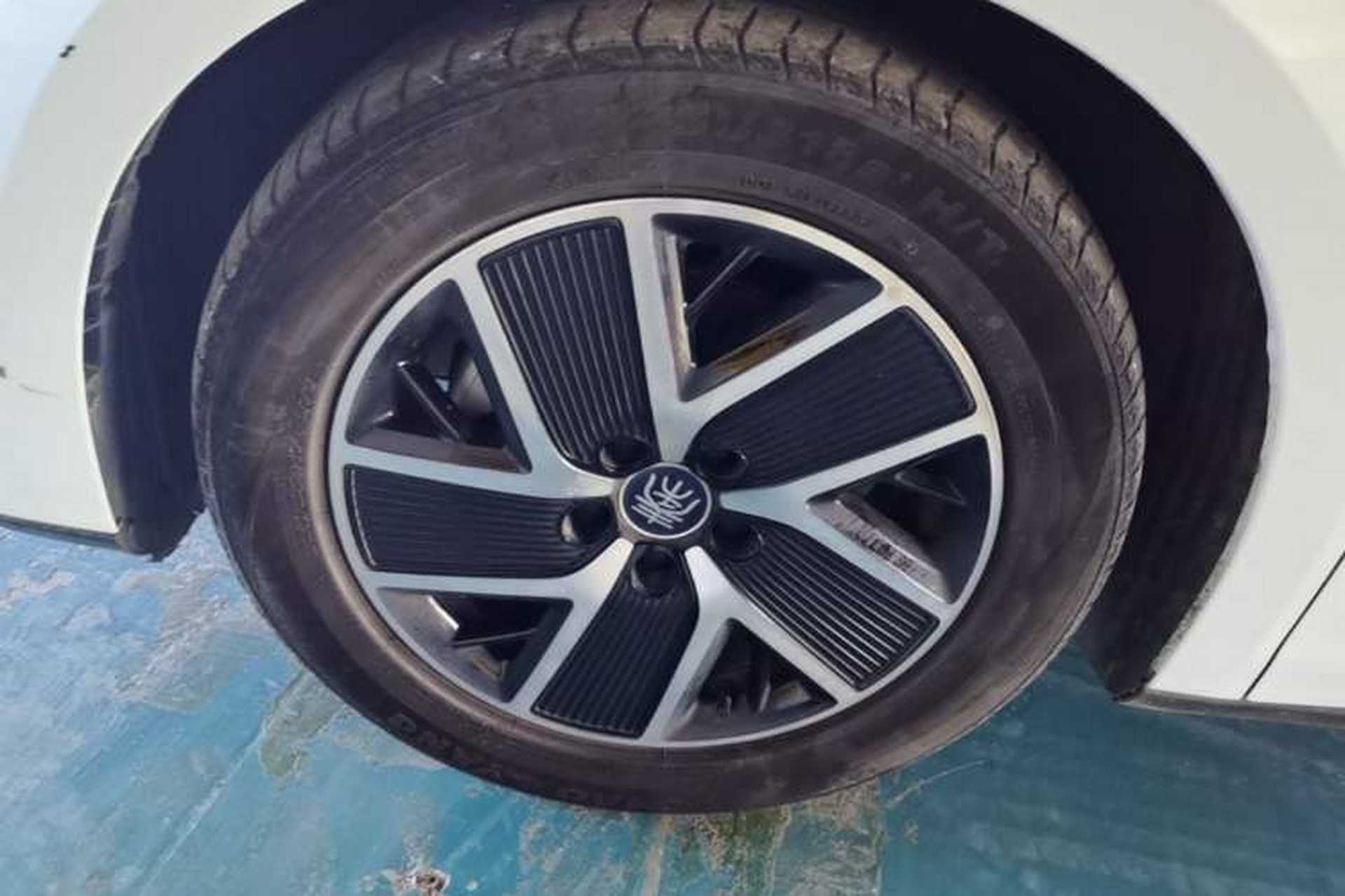 Used BYD Qin L 2024 DM-i 80KM Beyond Model Left Front Wheel Hub