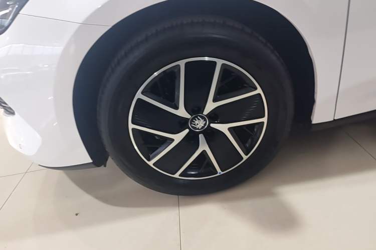 Used BYD Qin L 2024 DM-i 120KM Leading Model Left Front Wheel Hub
