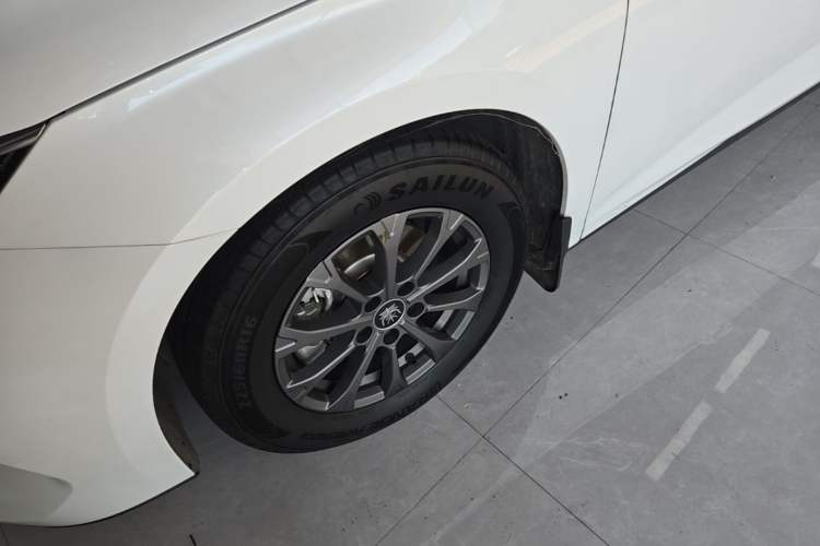 Used BYD Qin L 2024 DM-i 80KM Leading Model Left Front Wheel Hub