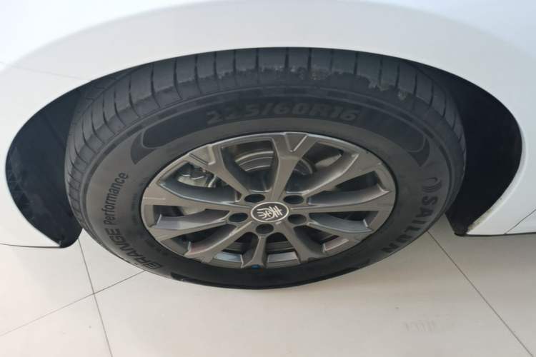 Used BYD Qin L 2024 DM-i 80KM Leading Model Left Front Wheel Hub