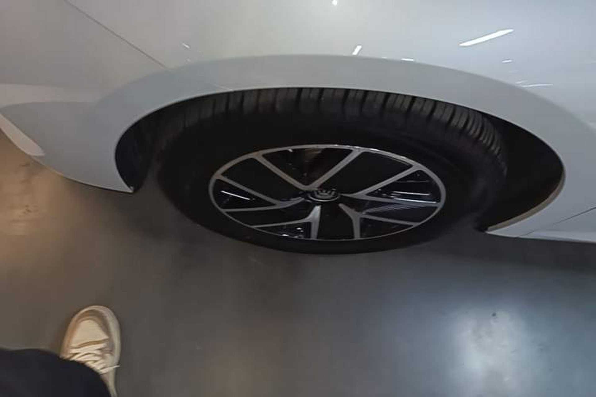 Used BYD Qin L 2024 DM-i 120KM Beyond Model Left Front Wheel Hub