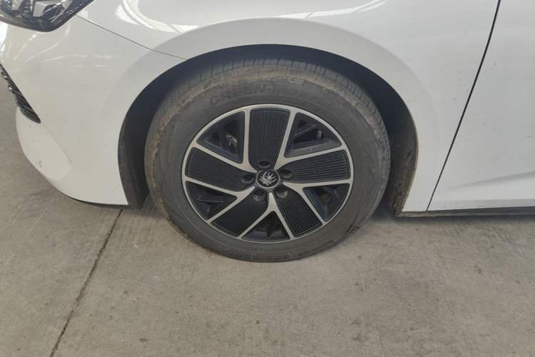 Used BYD Qin L 2024 DM-i 80KM Beyond Model Left Front Wheel Hub