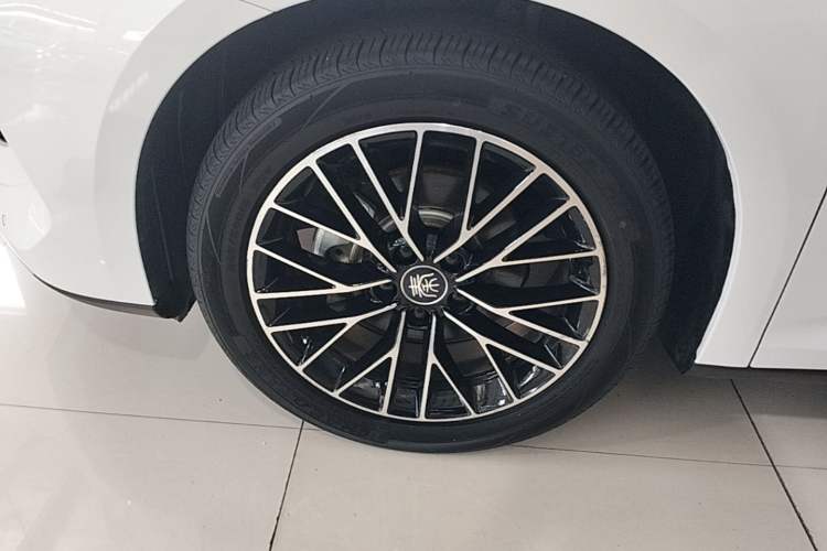 Used BYD Qin L 2024 DM-i 120KM Excellence Model Left Front Wheel Hub