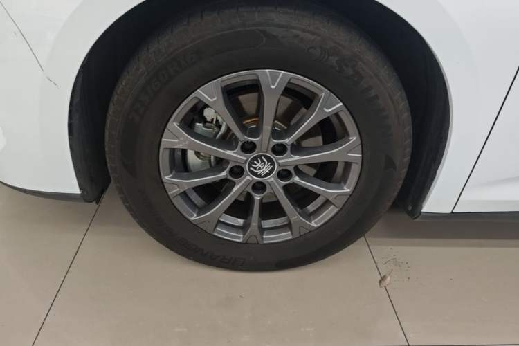 Used BYD Qin L 2024 DM-i 80KM Leading Model Left Front Wheel Hub