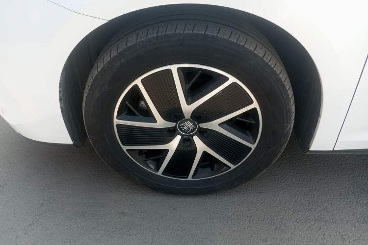 Used BYD Qin L 2024 DM-i 120KM Beyond Model Left Front Wheel Hub