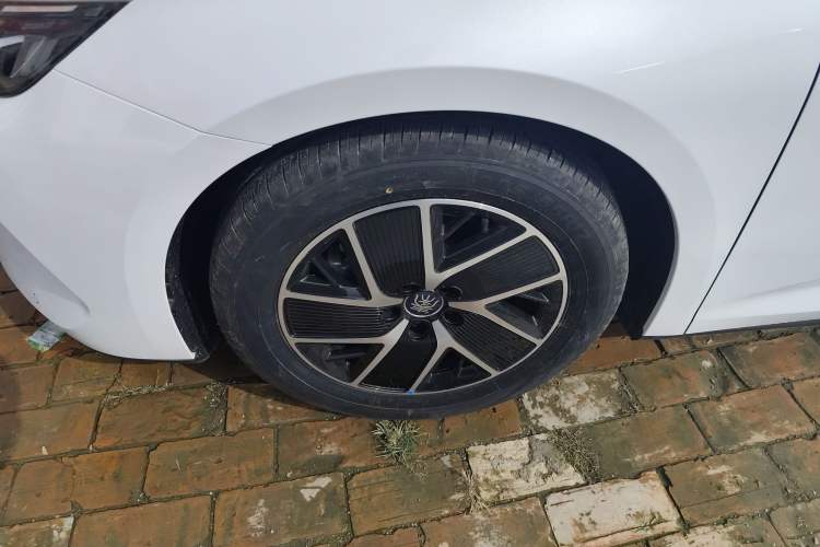 Used BYD Qin L 2024 DM-i 80KM Beyond Model Left Front Wheel Hub