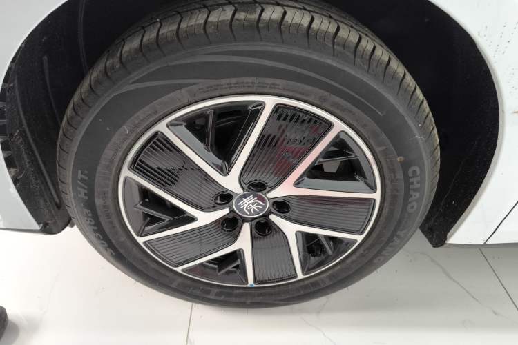 Used BYD Qin L 2024 DM-i 120KM Beyond Model Left Front Wheel Hub