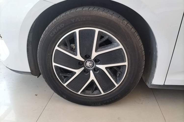Used BYD Qin L 2024 DM-i 80KM Beyond Model Left Front Wheel Hub