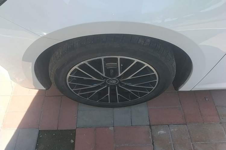 Used BYD Qin L 2024 DM-i 120KM Excellence Model Left Front Wheel Hub